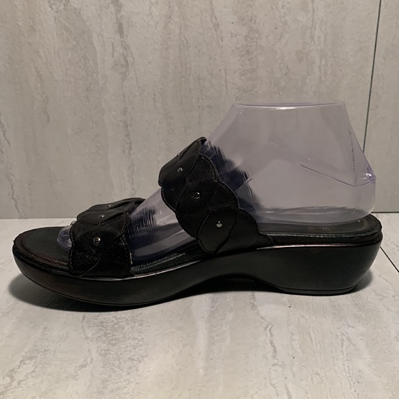 Dansko Women's Black Leather Small Studs Slip On Flat Platform Summer Sandals - Picture 6 of 12